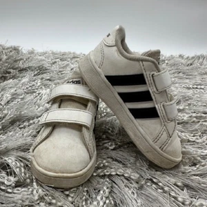 Adidas Grand Court Sneakers Bianco Nero Cinturino Scarpe Casual Bambini Taglia 5K - Foto 1 di 4