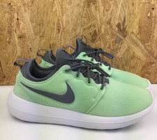 nike women's mint green running shoes