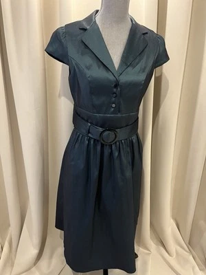 Vestido de satén verde azulado OC OC con cinturón y un bolsillo  Foto 1 de 4