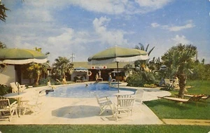 Postal Ranch Motel Roadside Bathers escena junto a la piscina Corpus Christi, Texas años 60 - Imagen 1 de 2