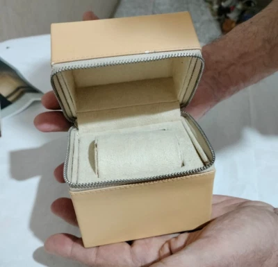 Scatola orologio e controscatola Louis Vuitton pelle gialla cerniera + cinturino - Immagine 1 di 4