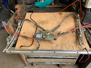 FERRARI 348 WINDOW MOTOR & LIFTER ASSEMBLY RIGHT SIDE RH  - Picture 1 of 7