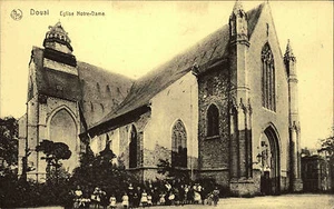 Douai France carte postale ~ 1910 Eglise Notre Dame Straßenpartie Personen - Picture 1 of 1