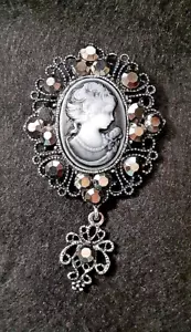 Elegant Vintage Style Victorian Queen's Cameo Brooch Pin with Rhinestones/Silver - Picture 1 of 5