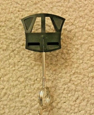 SELMER CLARINET LYRE MARCHING BAND PLASTIC MUSIC HOLDER - Image 1 of 2