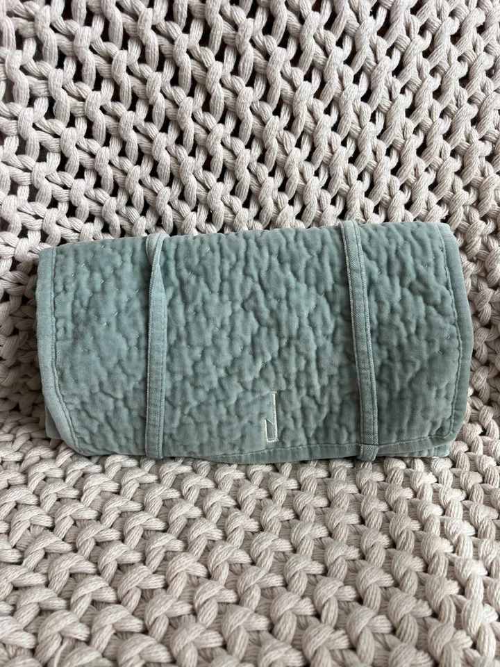 Pottery Barn Косметическая Свернутая Сумка Синий Бархат Выстеганные Ювелирные Изделия с Монограммой "J" - Изображение 1 из 1