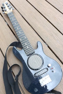 Junior First Act Discovery Black Electric Guitar Built in Amp 30"x9" Tested - Picture 1 of 12