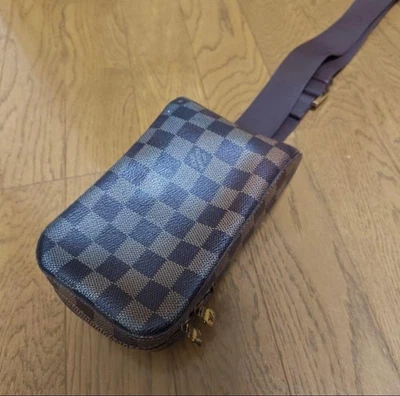 Autêntica bolsa tiracolo Louis Vuitton Geronimos Bum Damier usada - Imagem 1 de 4