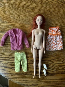 Barbie Arco Iris Paquete Muñeca Vestida Naranja Conjunto Pelirroja Zapatos de Vestir Sonriendo g11 - Imagen 1 de 10