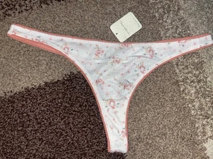 Nuevo con etiquetas Tanga Floral Intimately By Free People Grande $18 - Imagen 1 de 3