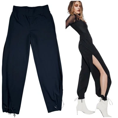 Calça jogger Alice Olivia Miami fenda lateral preta tamanho pequeno ousada punk rock gótica - Imagem 1 de 4