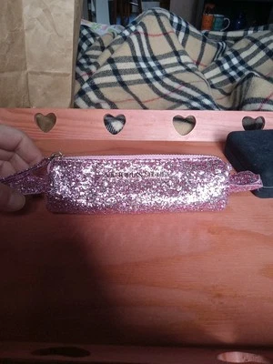 ✨罕见 Y2K 维多利亚的秘密粉红色闪亮唇膏化妆品袋✨ — 第 1/4 张图片