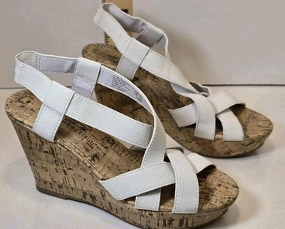 Sandalias de tacón de cuña Montego Bay Club para mujer 5 blancas con tiras de corcho sintético Foto 1 de 4