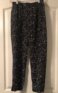 H&M SCHWARZ WEISS ABSTRAKTER DRUCK HOHE TAILLE KNÖCHEL CROP JOGGINGHOSE TRAININGSHOSE GRÖSSE 4 - Bild 1 von 5