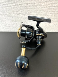 Daiwa 23 SALTIGA 4000-XH Spinning Reel - Picture 1 of 5