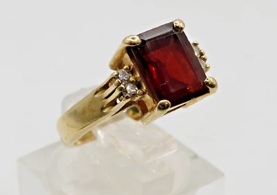 ANILLO ORO AMARILLO 14k con granate de 2,25ct y 4 diamantes - talla 5,25* Foto 1 de 4