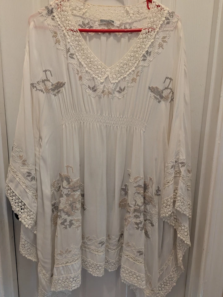 Top Monoreno Detalle Encaje en Crema Grande Foto 1 de 4