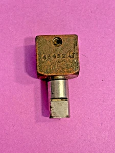 *USED* 39152 DRIVING STUD FOR UNION SPECIAL SEWING MACHINE *FREE SHIPPING* - Picture 1 of 3