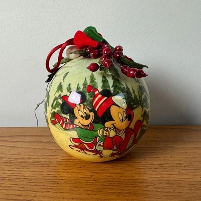 Disney Mickey Minnie Mouse Adorno de Navidad Trineo Escena de Invierno Foto 1 de 4