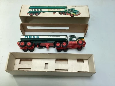 Camión cisterna Hess 1977 vintage Amerada Corp hecho en Hong Kong con caja original Foto 1 de 4