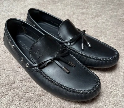 LOUIS VUITTON MOCASINES/ZAPATOS DE CONDUCCIÓN DE CUERO NEGRO PARA HOMBRE 9,5 EE. UU. (8,5 REINO UNIDO) ¡COMO NUEVOS! Foto 1 de 4