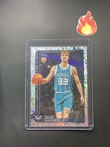 2025-26 Topps Flagship Liam McNeeley Holo Foil Parallel Rookie Card #229 - Bild 1 von 2