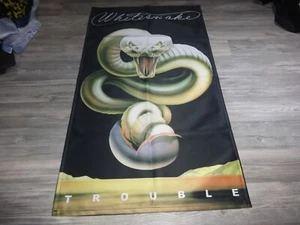 Whitesnake Flag Flagge Poster Glam Hair Metal Skid Row Steel Panther Krokus 656 - Foto 1 di 1
