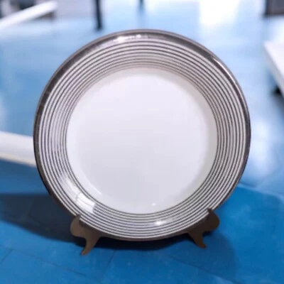 10 Strawberry Street White con anillos de plata/oro 8" D plato de ensalada excelente  Foto 1 de 4