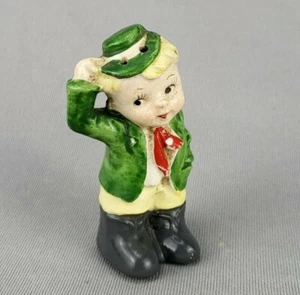 Agitador de sal/pimienta vintage para niño hecho en Japón - Traje - Corbata - Pantalones cortos - Botas - Imagen 1 de 6