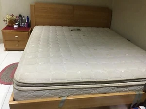 King sized bed with spring mattress - Picture 1 of 4