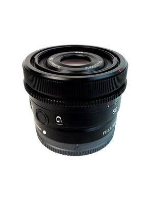 Lente Prime de fotograma completo Sony FE 50 mm f/2,5 G (SEL50F25G) con capucha, tapa trasera y caja Foto 1 de 4