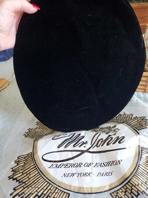  Chapéu Mr. John Veludo Preto Nova York Paris Boina Feita à Mão Antiga Bolsa Original Excelente Estado Usado  - Imagem 1 de 4