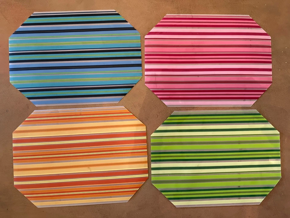 Antigo Conjunto de Placemat Listrado Octagonal Plástico Flexível Verde Rosa Azul Laranja 4 - Imagem 1 de 4