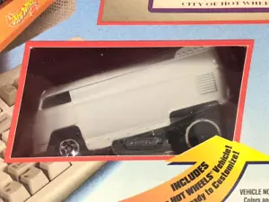 VW DRAG BUS, Hot Wheels 1997 Custom Car Designer CD-ROM, bianco, NUOVO - scatola sigillata - Foto 1 di 4