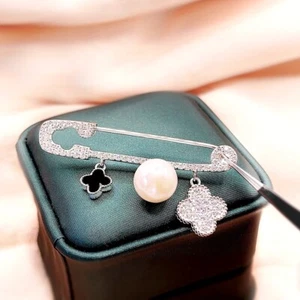 Pin de seguridad floral hecho con broche SWAROVSKI cristal perla s925 plata de ley - Imagen 1 de 5