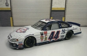 AZIONE Scala 1/24 2003 Dodge Intrepid "VERSIONE YANKEE" NO SCATOLA - Foto 1 di 12