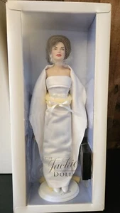The Jackie Doll Franklin Mint Jacqueline Kennedy Onassis Satin White Dress New - Picture 1 of 5