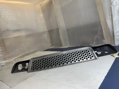 Grelha inferior dianteira genuína 2007-2014 GMC Yukon Denali 15893974 fabricante de equipamento original - Imagem 1 de 4