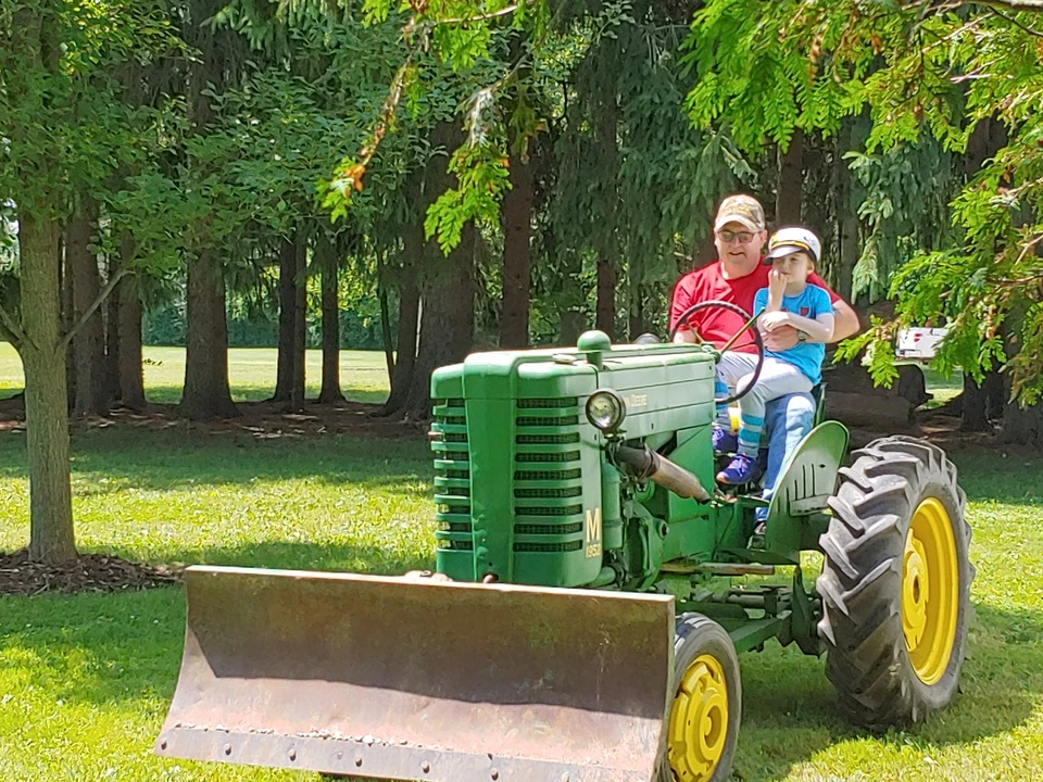Tractor John Deere M 1952 Foto 1 de 4
