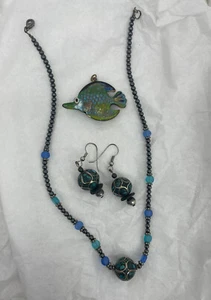 Collana Vintage Orecchini Ciondolo Pesce Vetro Turchese Blu Cloisonné Perline *652 - Foto 1 di 9