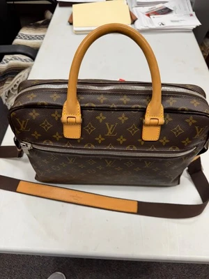 Bolso de documentos LOUIS VUITTON Foto 1 de 3
