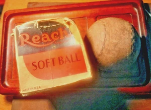Antiguo softball de costura invertida de 12" modelo Reach de 1930 con caja de mi colección - Imagen 1 de 8