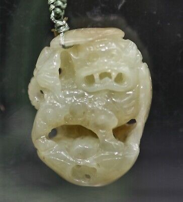 Vintage Hand Carved Chinese Xiuyan  岫岩 玉 Green Jade Pendant & Silk Necklace • 28.90$