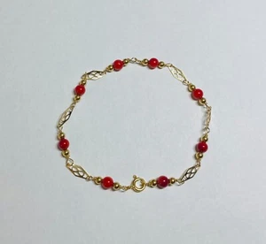 Brazalete de 8" con placa de filigrana de coral rojo teñido de 5 mm relleno de oro amarillo de 14K y genuino - Imagen 1 de 6