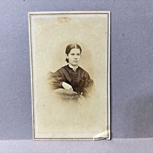 Foto de gabinete pequeño encontrado vintage CDV Applegate Philadelphia mujer pelo corto - Imagen 1 de 2