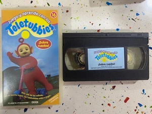 TELETUBBIES 16 ¡ SOBRE RUEDAS ! CINTA VHS TAPE PLANETA BBC ESPAÑOL PAL - Bild 1 von 2