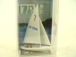 Segler mit Segelboot beim Segeln  - Preiser HO Zubehör 1:87  -   10677   #E - Picture 1 of 2
