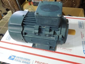 NEW LEESON 192125.00 IEC METRIC MOTOR 1.0HP C80T17FZ10C - Picture 1 of 5