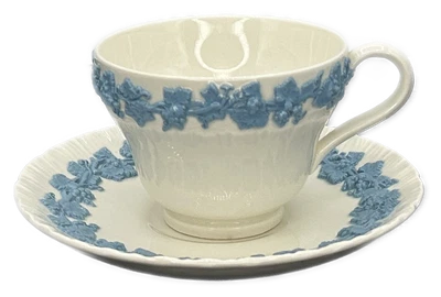 Wedgwood Lavanda em Creme Xícara e Pires Café Chá Queen's Ware Inglaterra Antigo em folha - Imagem 1 de 3