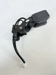 2023 - 2025 HONDA CR-V REAR RIGHT & CENTER SIDE SEAT BELT SEATBELT BUCKLE OEM - Picture 1 of 9